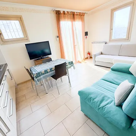 公寓 Borgo Dei Fiori, Piscina, Posto Auto 利多迪迪耶索洛